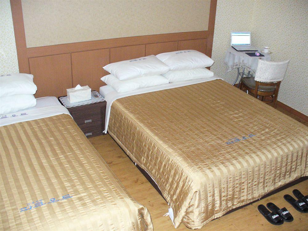 Hotel Parkwood Incheon Airport Room photo