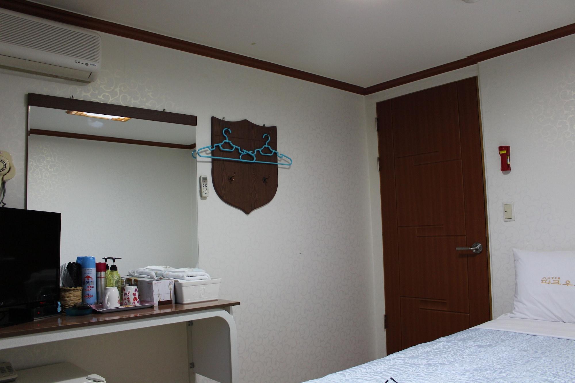Hotel Parkwood Incheon Airport Exterior photo